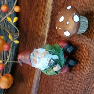 Vtg Fairy Garden Gnome and Mushroom Table